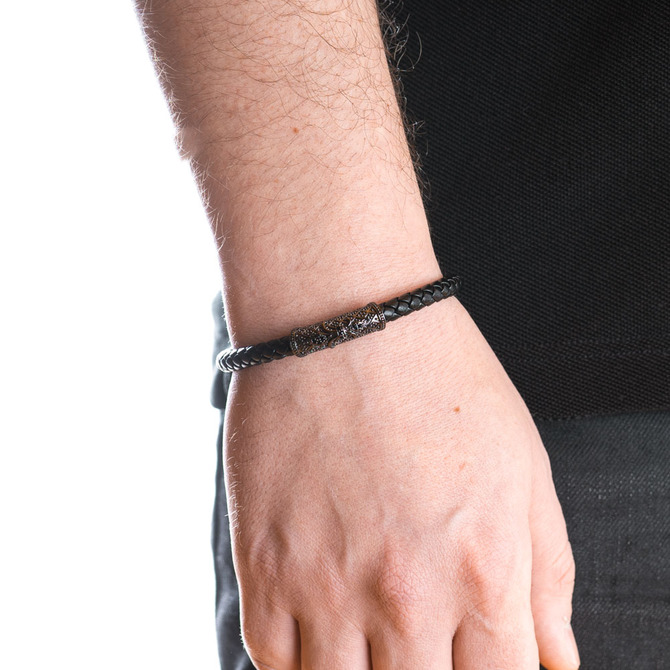 Pánský kožený náramek Lavaliere Simple luxury Black Model.jpg