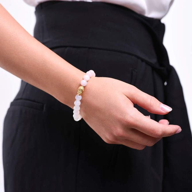 Damsky-koralkovy-naramek-mlecny-achat-a-ruzenin-Buddha-zlato-ruka.jpg